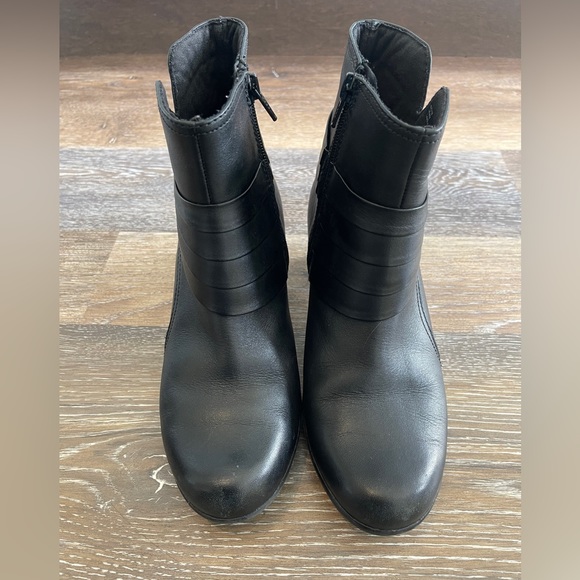 Clarks Bendables Black Leather Ankle Boots - Picture 2 of 9